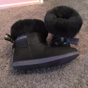 Juicy Couture Black Faux Fur Bow Winter Boots – Women’s 8.5